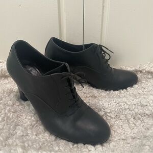 Woman by Common Projects Vero Cuoio Lace Up Heeled Black Leather Booties 38